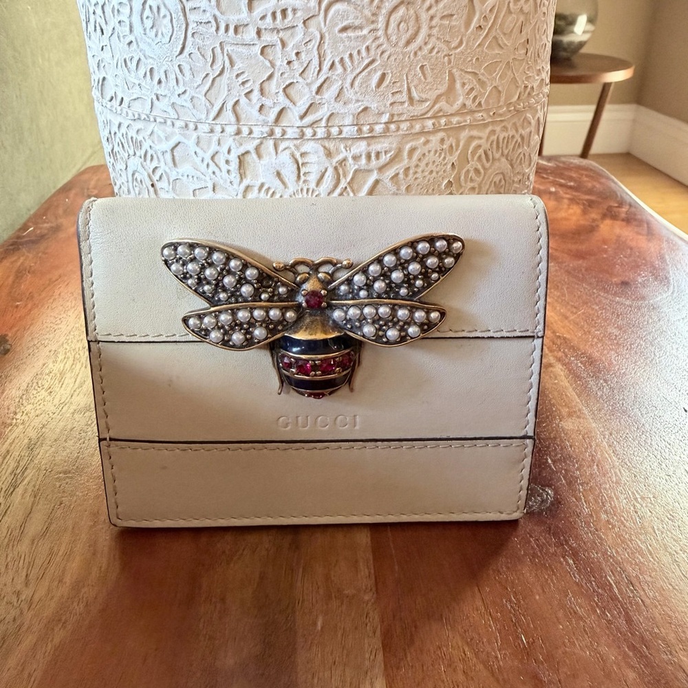 Gucci Leather wallet
Queen Margaret Compact Wallet